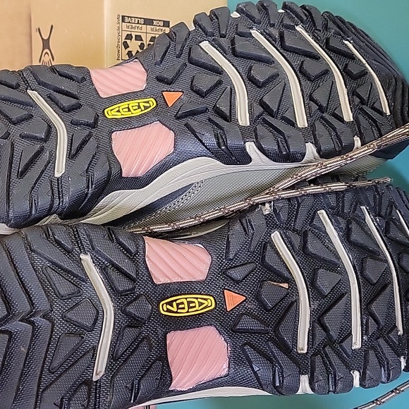 Keen woman shoe size 7.5 - Picture 6 of 6